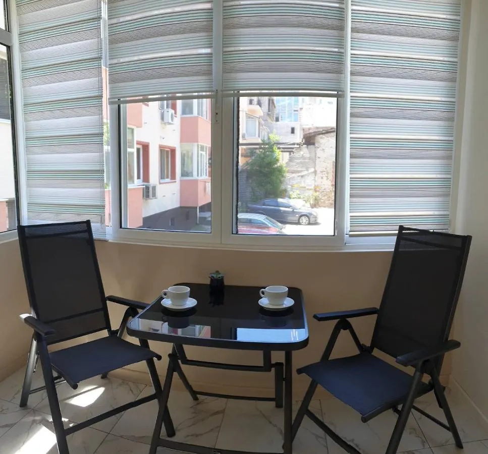 Apartment The Room بورغاس بلغاريا